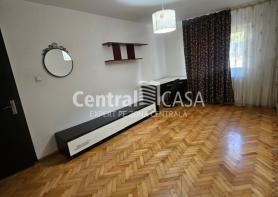 Apartament de vânzare cu 3 camere, Centru-Podul de Fier