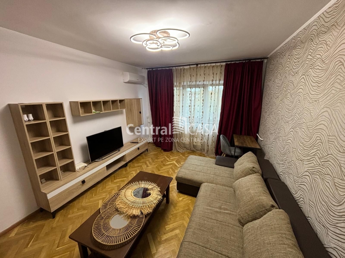 Apartament de vânzare cu 3 camere, Centru-Bd Independentei